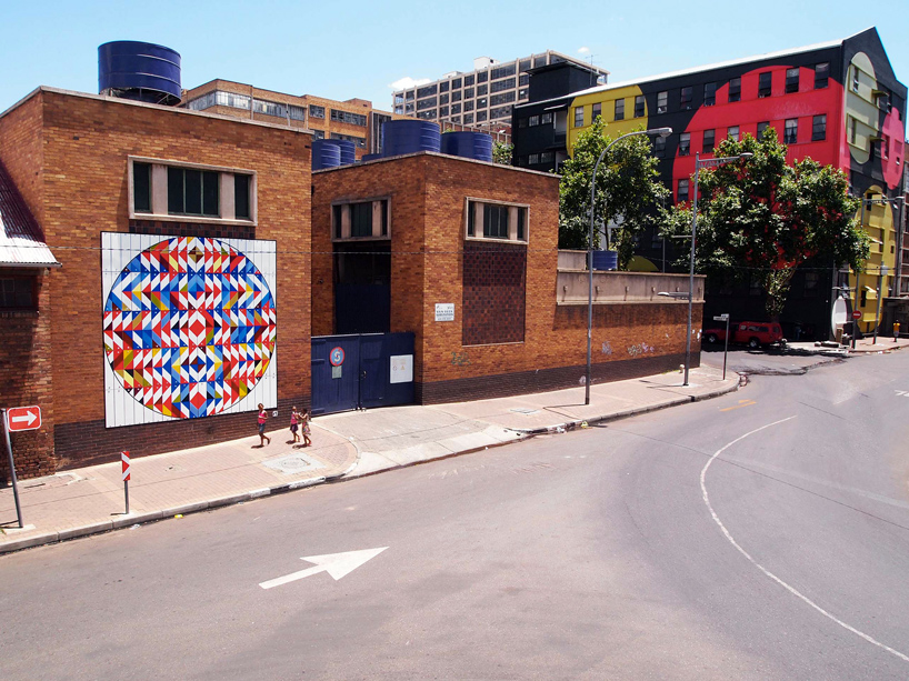 r1-hidden-trophy-reflective-chevron-street-signs-johannesburg-designboom-09
