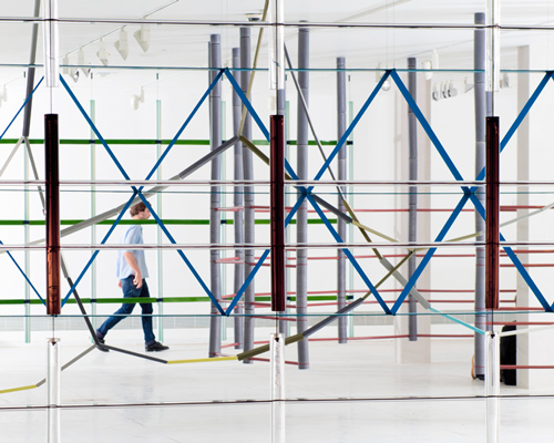 ronan + erwan bouroullec install 17 screens inside tel aviv's museum of art