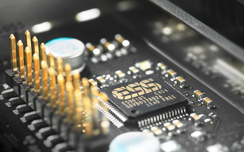 sennheiser-orpheus-headphone-experience-designboom-09