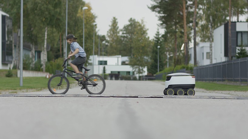 starship-technologies-delivery-robot-designboom-07