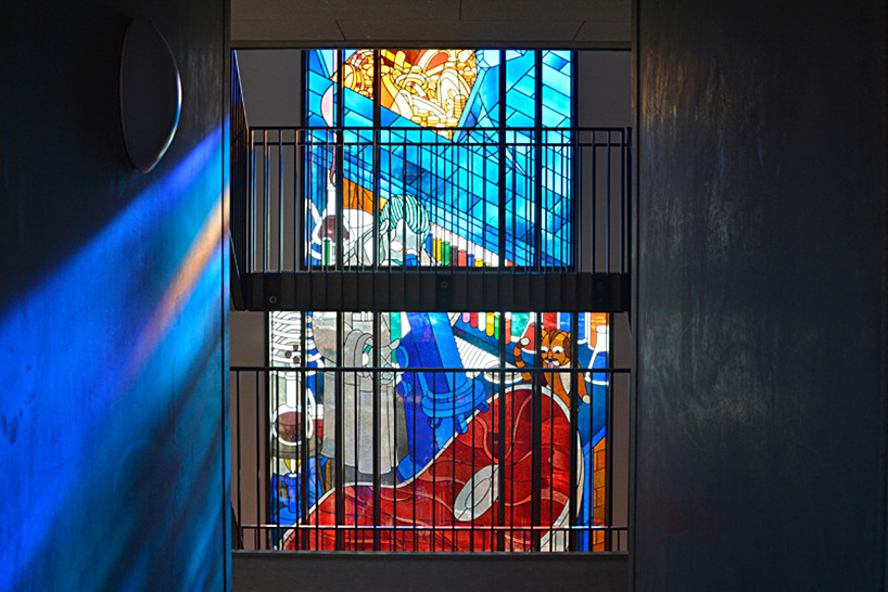 stefan-glerum-stained-glass-amsterdam-ymere-designboom-06