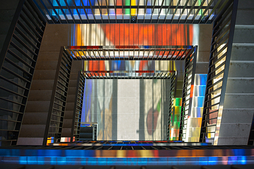 stefan-glerum-stained-glass-amsterdam-ymere-designboom-09