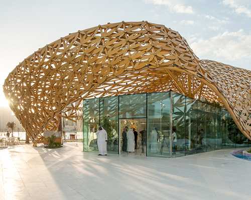 butterfly pavilion by 3deluxe clad with over 4,000 aluminum flowers