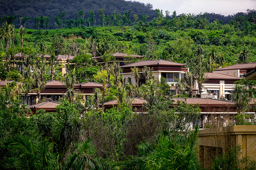 OAD places wanda vista xishuangbanna resort in china's lush mountainside