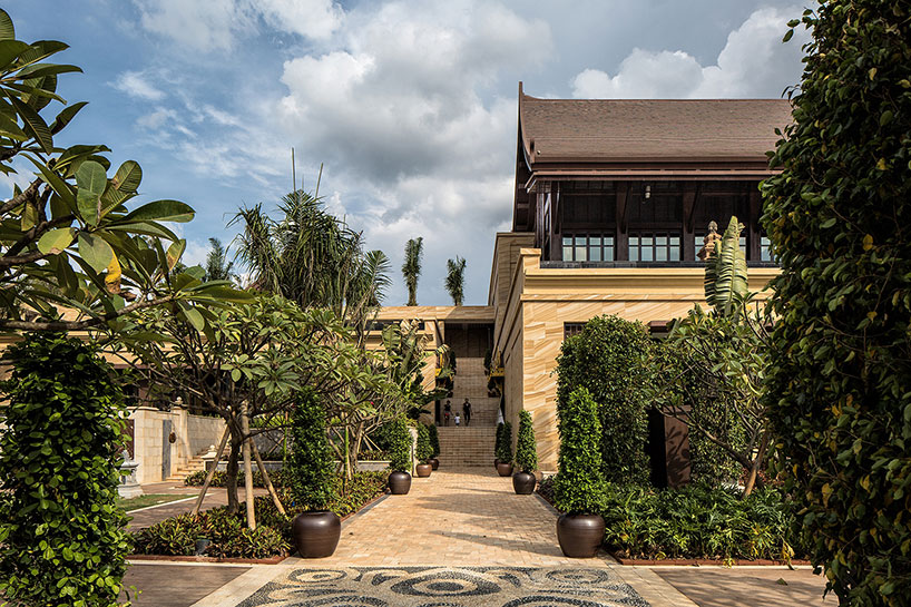 OAD places wanda vista xishuangbanna resort in china's lush mountainside