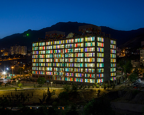 AAdesign houses 4,000 employees in kaveh glass office building in tehran