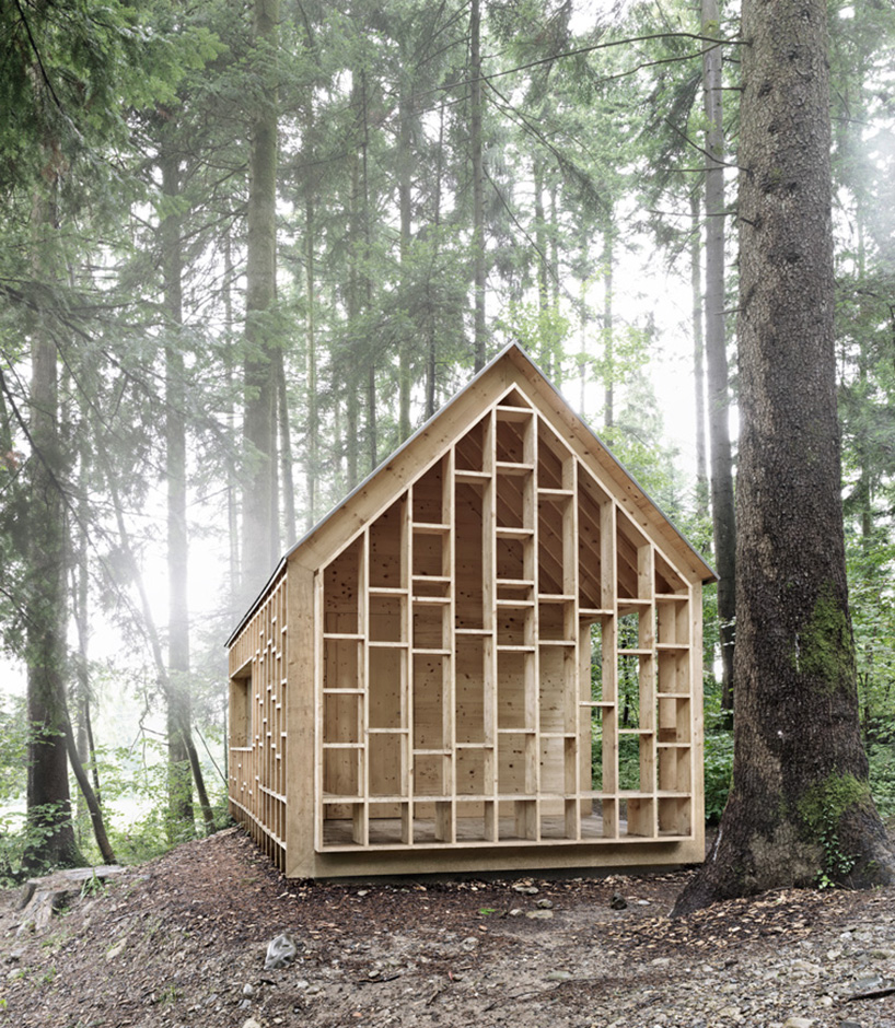 bernd riegger architektur builds forest refuge in austrian wilderness