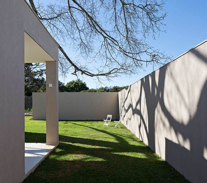 bloco arquitetos panieira house brazil designboom