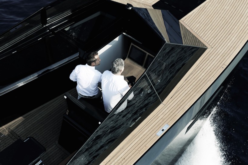blu-martin-yachts-evo-43-expanding-yacht-designboom-05