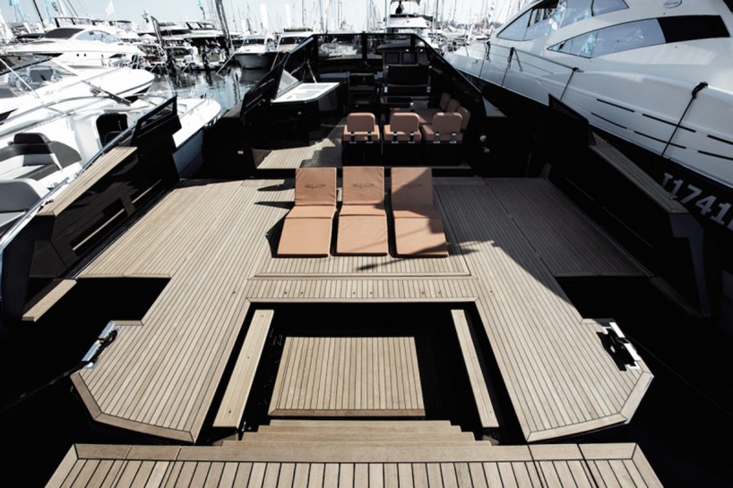 blu-martin-yachts-evo-43-expanding-yacht-designboom-06