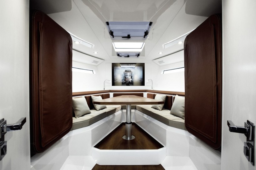blu-martin-yachts-evo-43-expanding-yacht-designboom-07