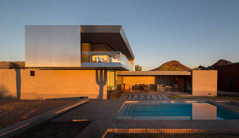 chen + suchart studio reflect desert landscapes on the staab residence