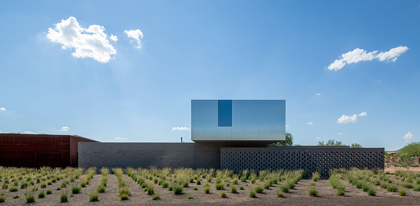 chen + suchart studio reflect desert landscapes on the staab residence