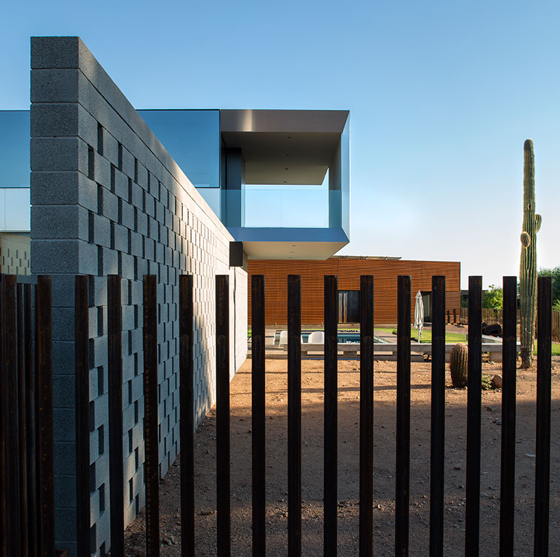 chen + suchart studio reflect desert landscapes on the staab residence
