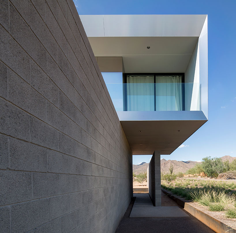 chen + suchart studio reflect desert landscapes on the staab residence