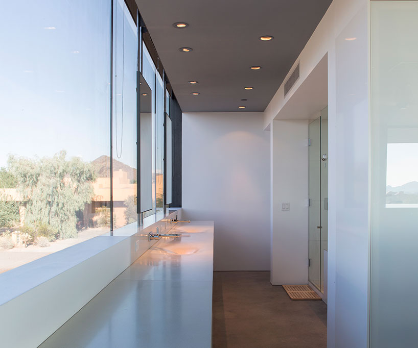 chen + suchart studio reflect desert landscapes on the staab residence