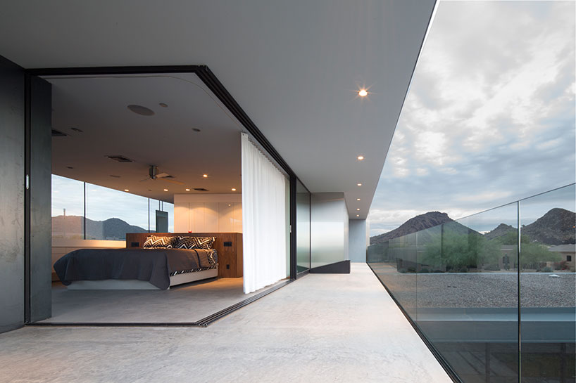 chen + suchart studio reflect desert landscapes on the staab residence