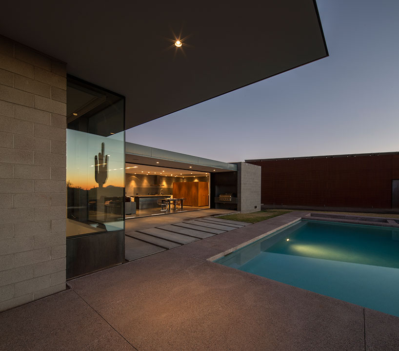 chen + suchart studio reflect desert landscapes on the staab residence