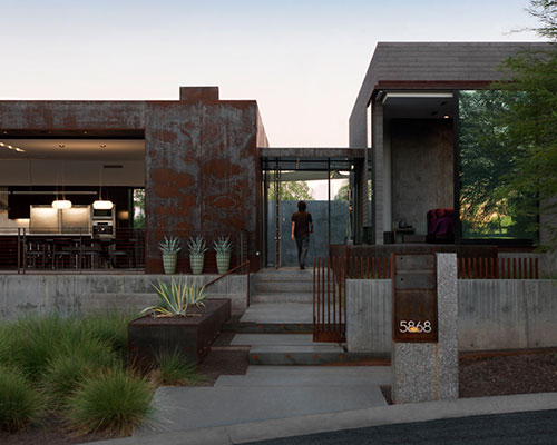 chen + suchart studio's yerger residence frames the arizona landscape