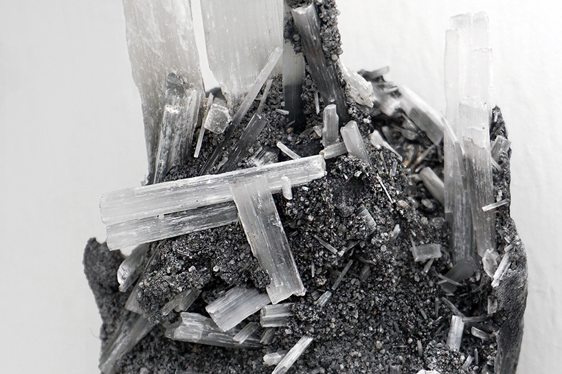 daniel-arsham-baro-galeria-untitled-art-fair-miami-designboom-06