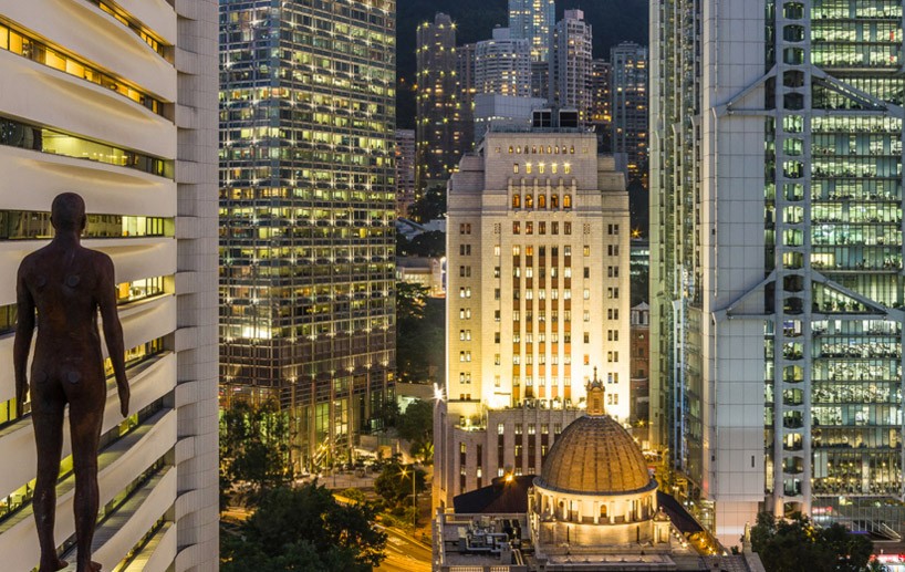 antony gormley's controversial event horizon installation in hong kong