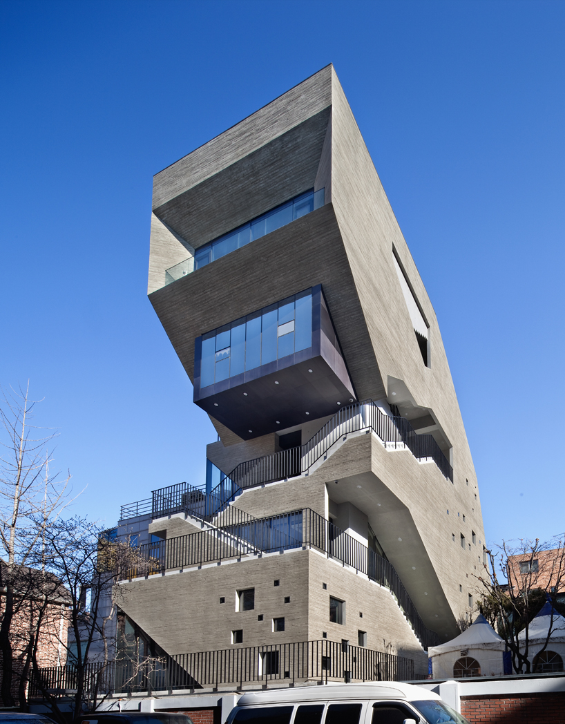 interrobang-bang-by-min-architects-seoul-designboom-02