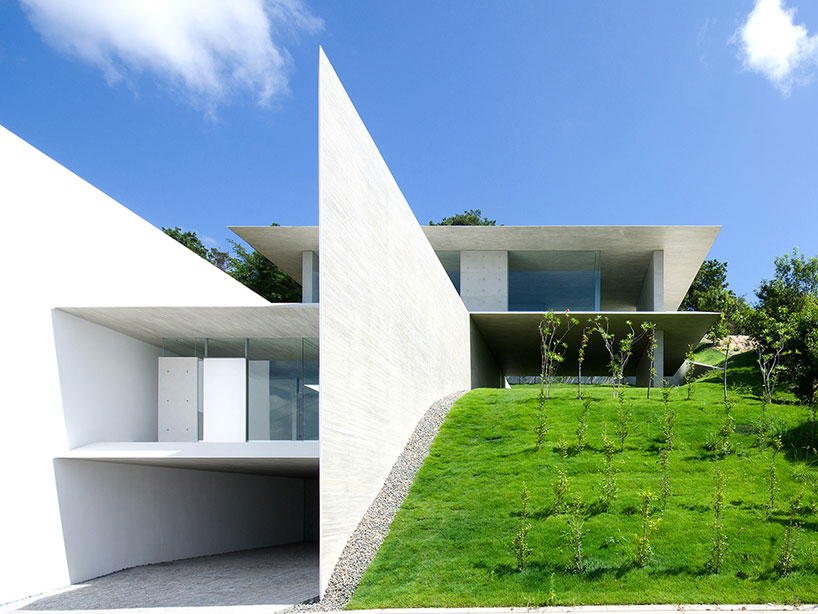 kubota architect atelier fits YA house between floating planes in japan