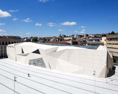 linéaire A completes cristal cinema in aurillac