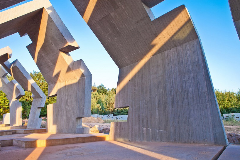 nizio design international mausoleum of the matrydom of polish villages designboom