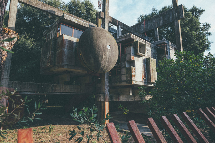 oliver astrologo photographs the ruins of rome's casa sperimentale