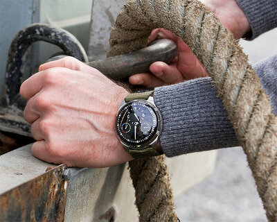 Type 5 diver watch by Ressence sinks dials in oil for underwater readability
