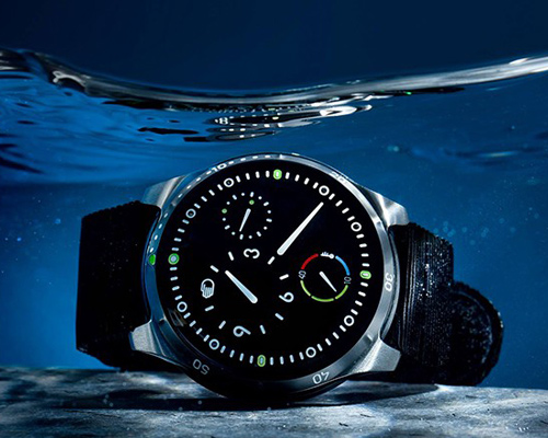 type 5 diver watch by ressence sinks dials in oil for underwater readability