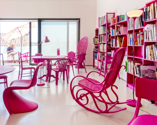 ricardo paramo celebrates furniture design in CAB reading room in spain