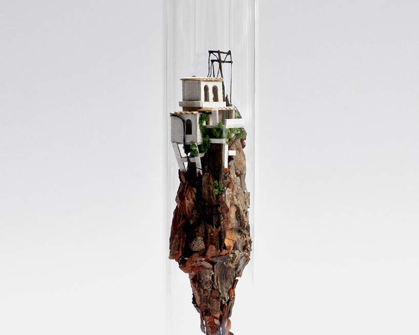 rosa de jong ouvre les environnements architecturaux miniatures à  l'intérieur des tubes à essai - Amsterdam, Netherlands