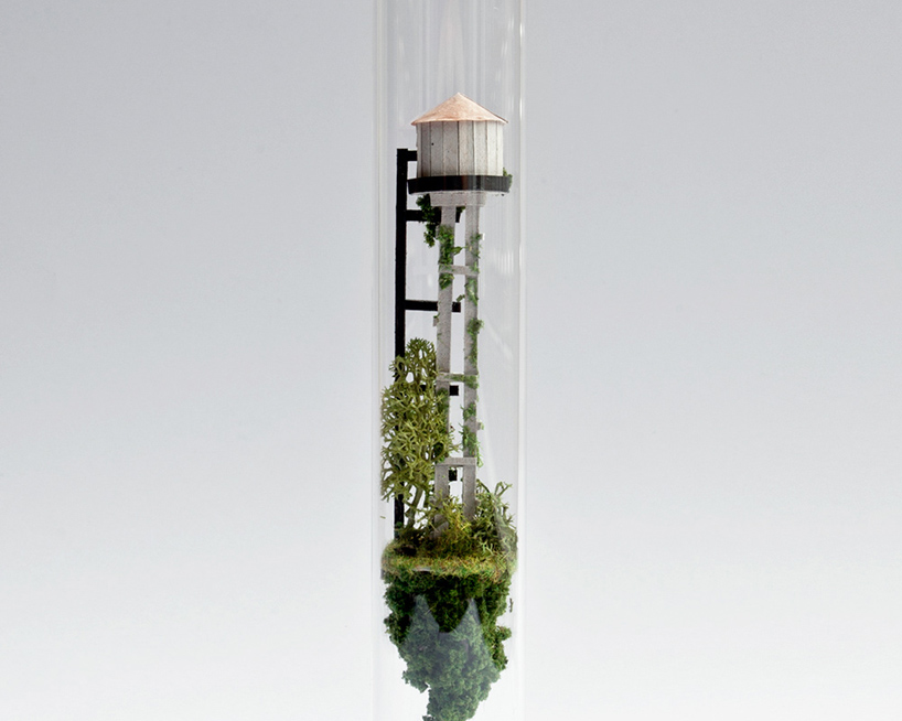 rosa de jong ouvre les environnements architecturaux miniatures à  l'intérieur des tubes à essai - Amsterdam, Netherlands