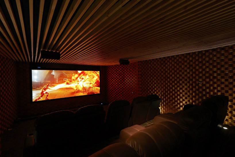 sfurna designs hammer anvil stirrup demo room rajkot india designboom