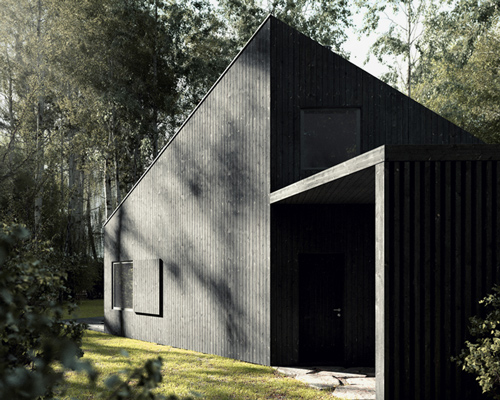 też architekci designs polish country house with black thermowood cladding