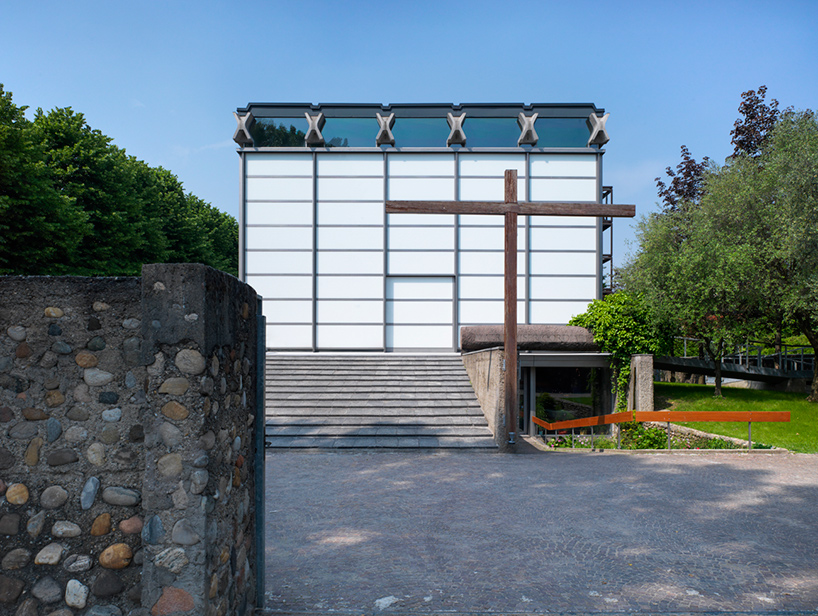 SBG-architetti-the-glass-church-la-chiesa-di-vetro-baranzate-italy-designboom-02