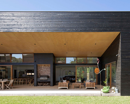 adrian bonomi designs expansive somers vacation home in australia