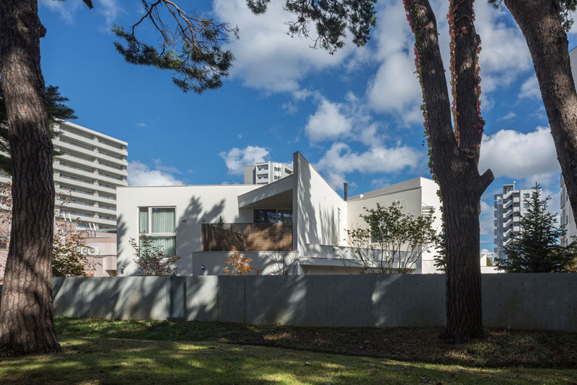 akasaka shinichiro forms japanese residence using
