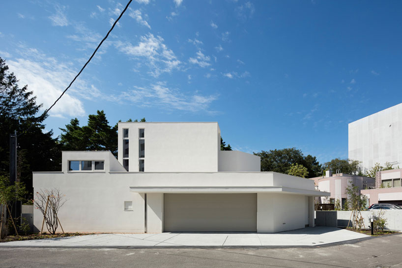 akasaka-shinichiro-atelier-n-residence-double-angle-house-japan-designboom-02