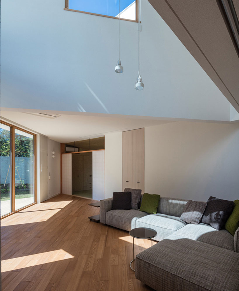 akasaka-shinichiro-atelier-n-residence-double-angle-house-japan-designboom-02