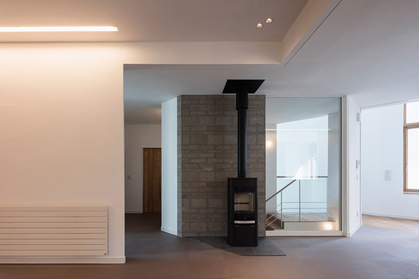 akasaka-shinichiro-atelier-n-residence-double-angle-house-japan-designboom-02