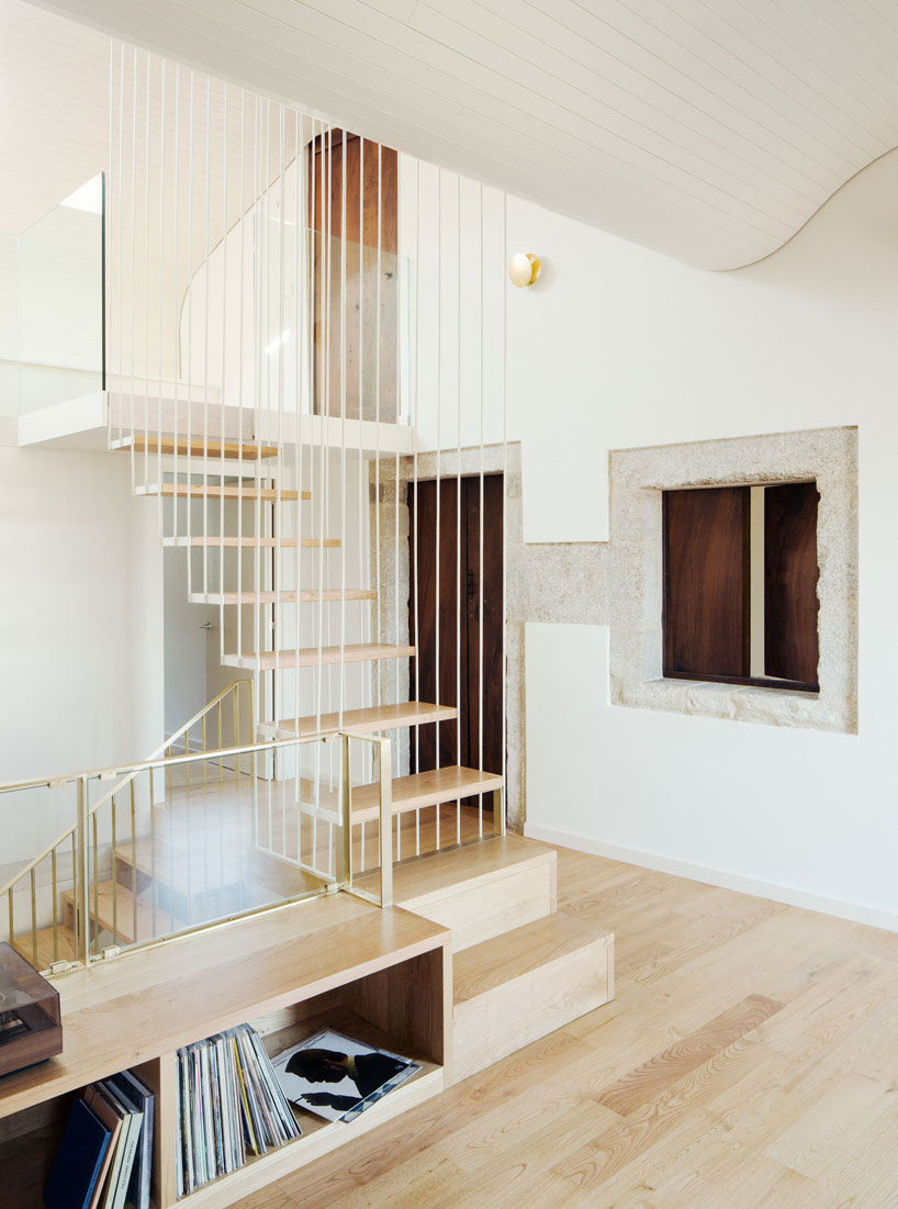 arrokabe-arquitectos-casa-do-medio-house-spain-designboom-02