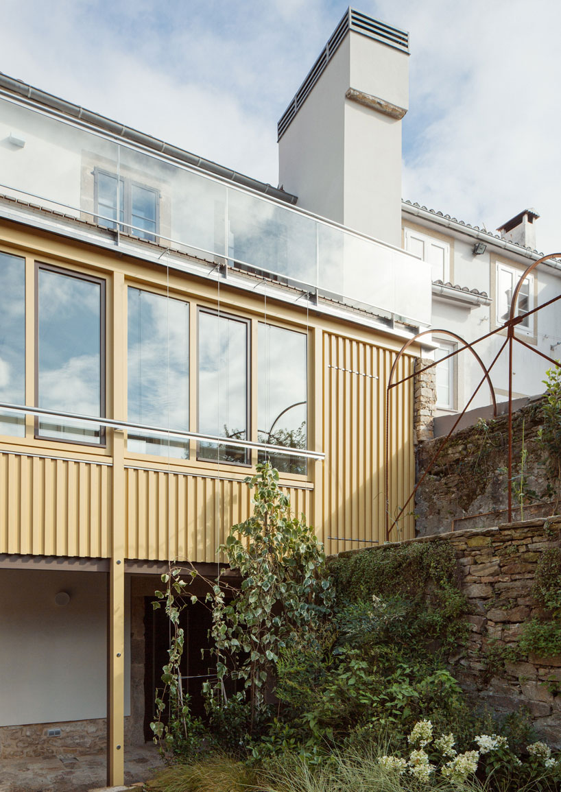 arrokabe-arquitectos-casa-do-medio-house-spain-designboom-02