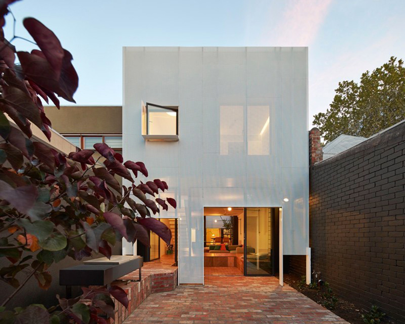 austin-maynard-architects-mills-the-toy-management-house-melbourne-designboom-02