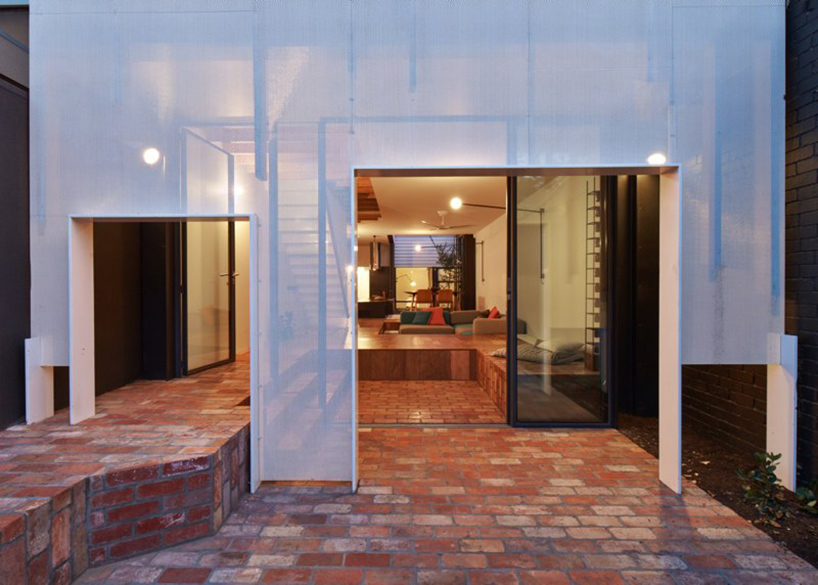 austin-maynard-architects-mills-the-toy-management-house-melbourne-designboom-02