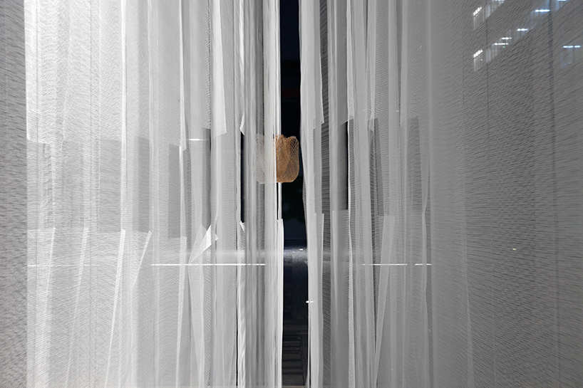 deve-build-architecture-the-fading-past-glass-fiber-net-installation-shenzhen-designboom-08