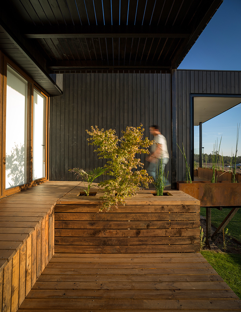 emA-arquitectos-GB-house-mantagua-chile-designboom-02
