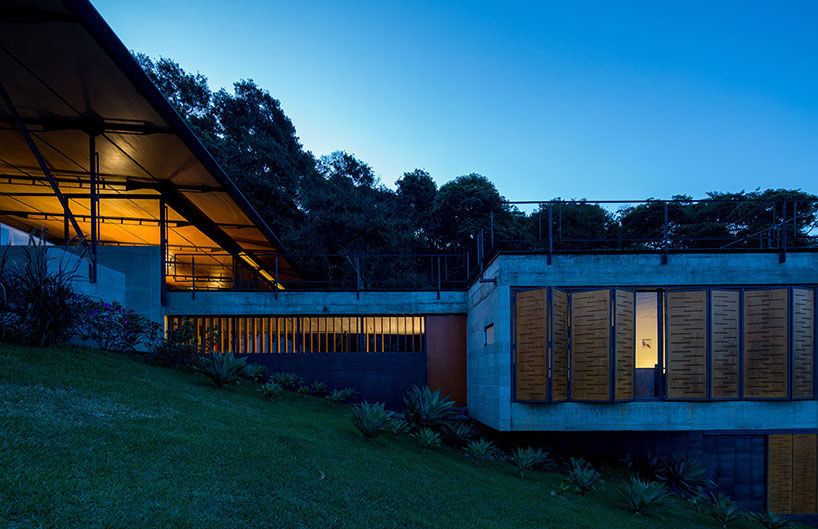 H+F arquitetos tiers mountain-side house in santo antonio do pinhal